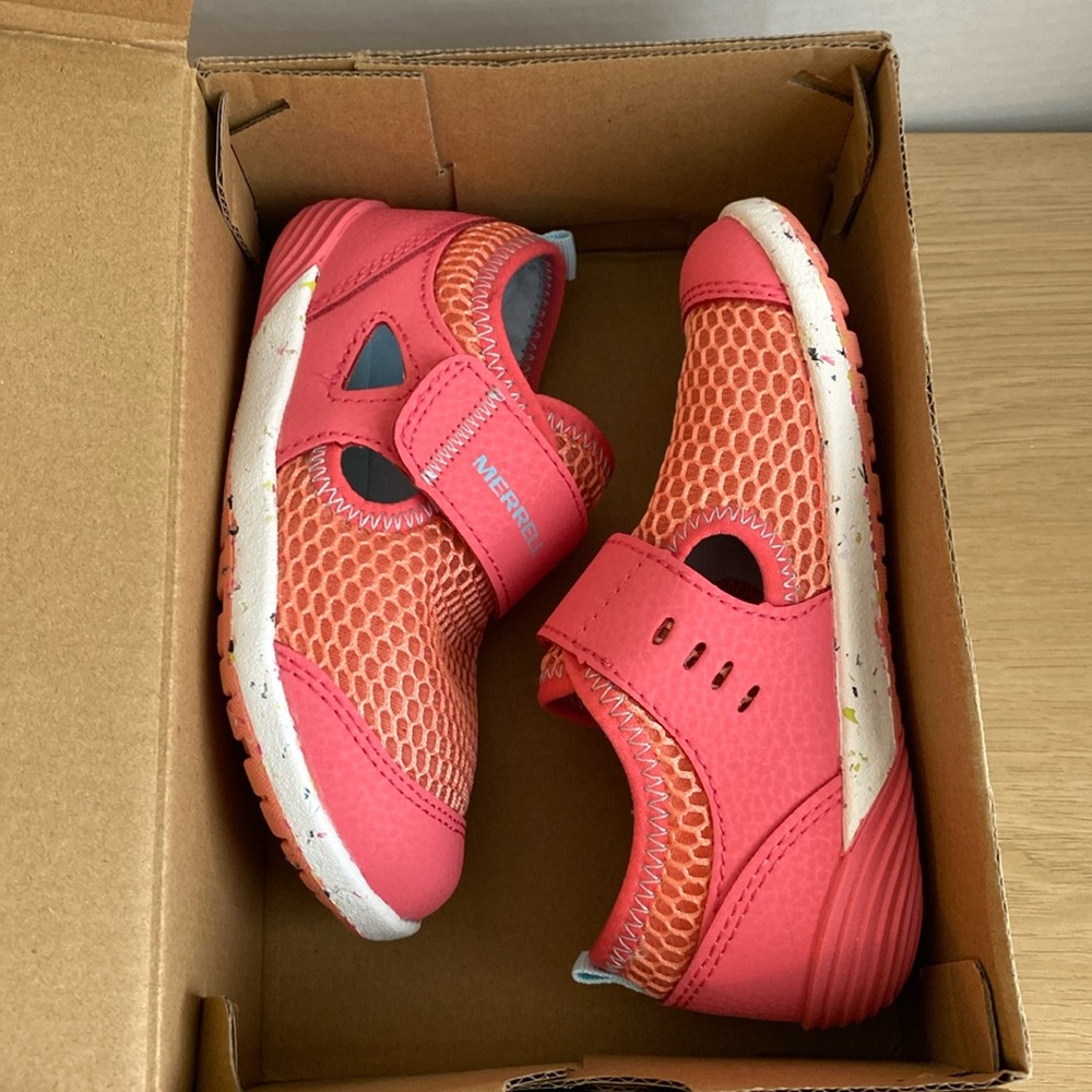 Merrell Bare Steps H20 shoes. Size 7.5M in Coral